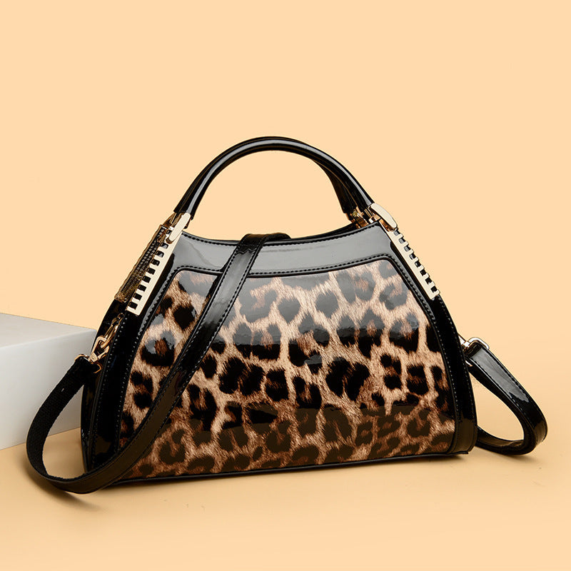 Fashion New Women's Large-capacity Retro Handbag