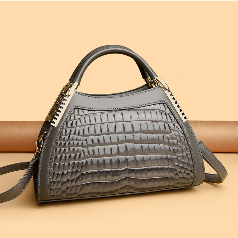 Fashion New Women's Large-capacity Retro Handbag