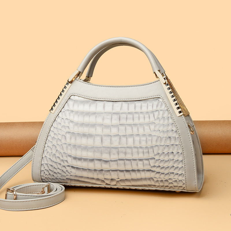 Fashion New Women's Large-capacity Retro Handbag